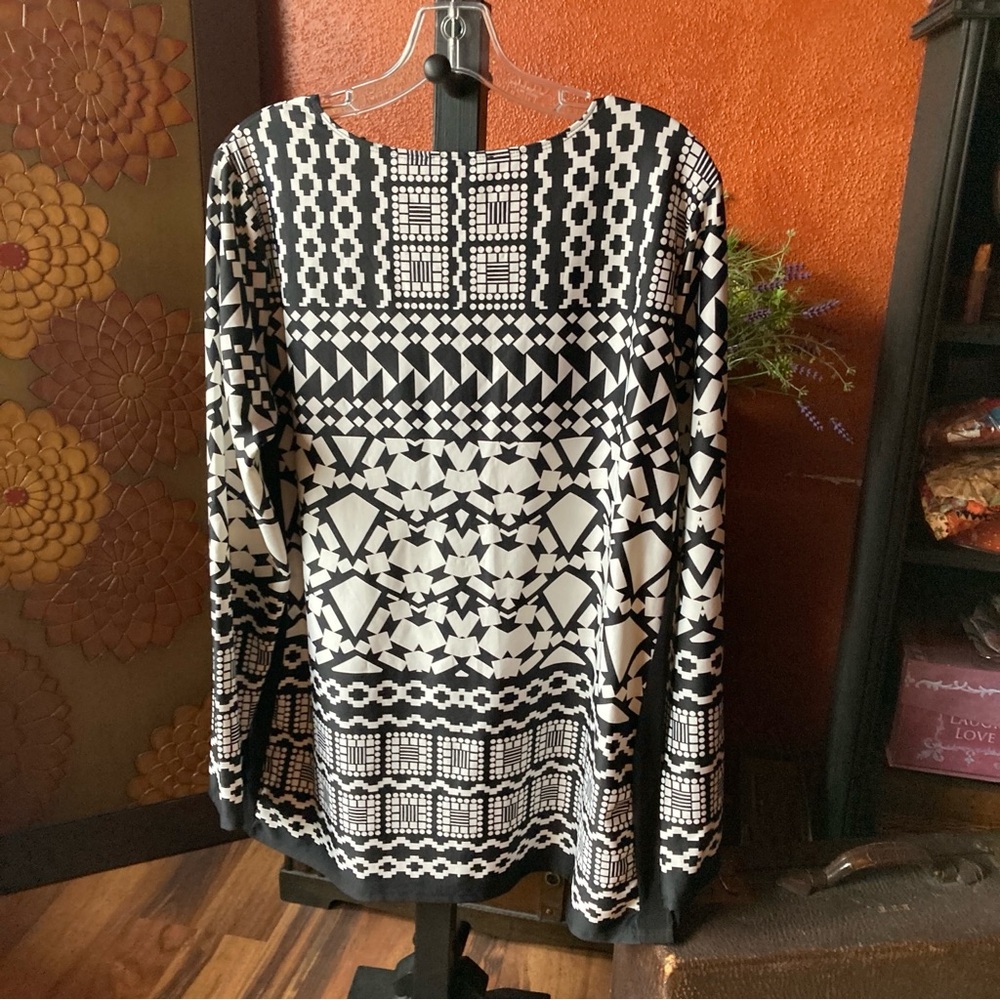 Melissa Paige XL  Long Sleeve V Black White Tunic Top - Picture 6 of 6